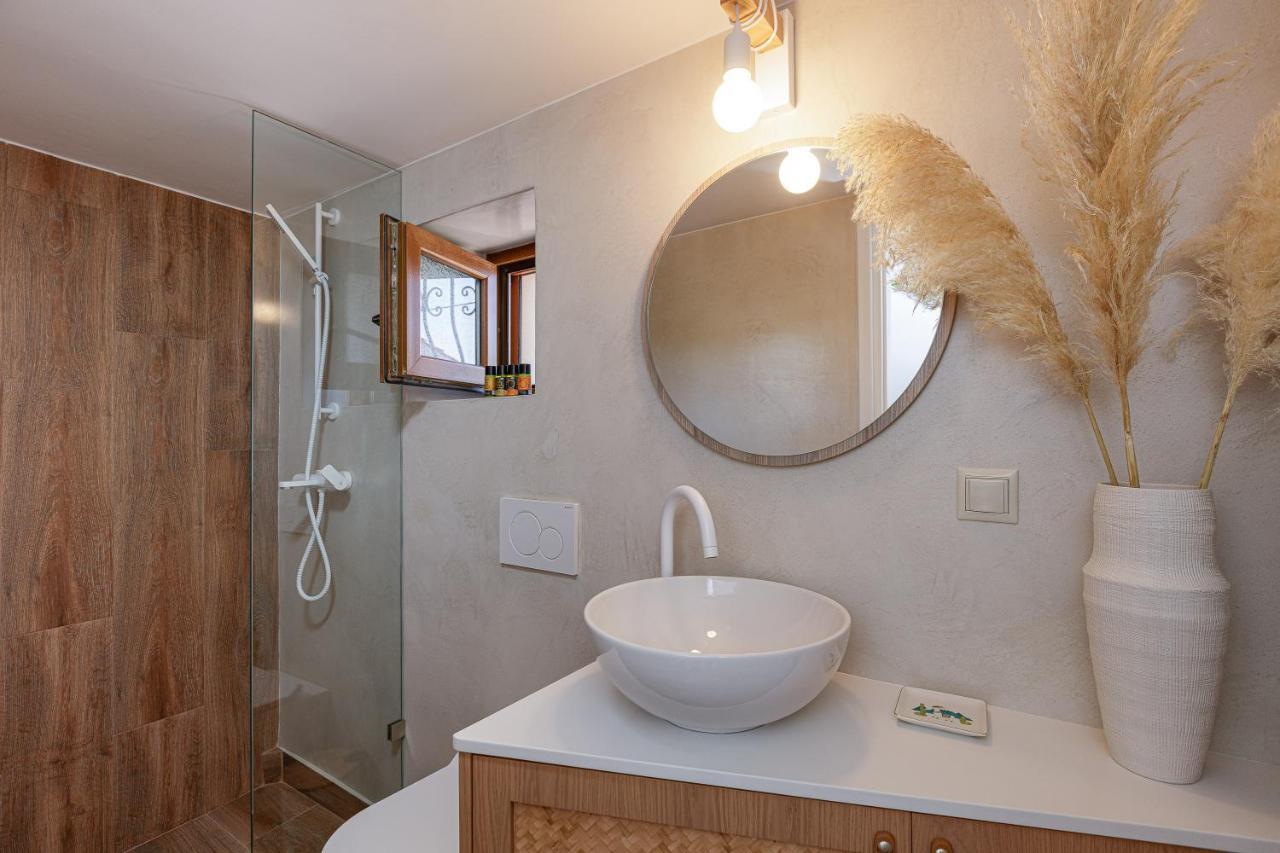 Villa Seashell -Wonderful Newly Renovated Villa On The Beach Γαλατάς Εξωτερικό φωτογραφία